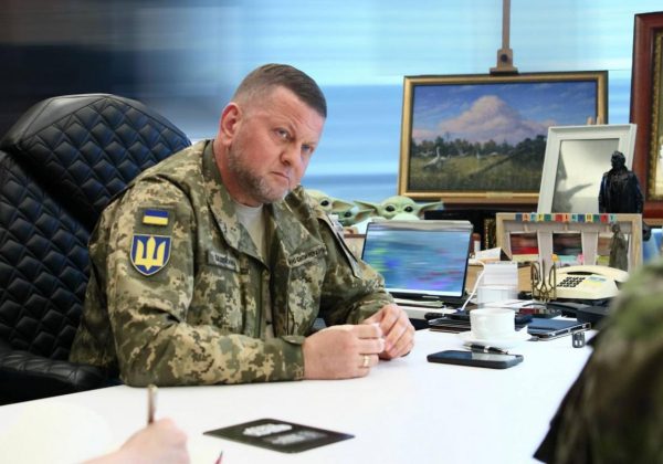 Залужный рассказал об увеличении резерва военных в Украине - The Economist