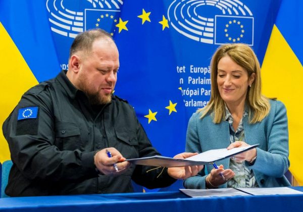 Вступление Украины в ЕС: руководство ЕП поддержало начало переговоров с Киевом