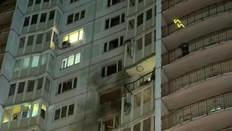 Дрон вдарив по багатоповерхівці, є постраждалі: у РФ поскаржилися на атаку БПЛА