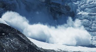Снег и сплошной лед на дорогах: синоптики объявили штормовое предупреждение