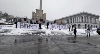 Тему конфликта между Залужным и Зеленским может подогревать Порошенко - блогер