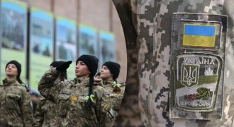 "Не вытягиваем без женщин": депутат призвала мобилизовать женщин в армию