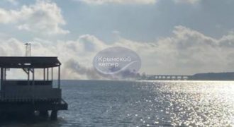В Крыму - взрывы, Керченский мост был перекрыт: что происходит