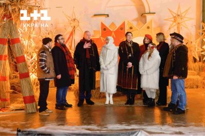 "Різдво. Ти не один". "Різдво. Ти не один".