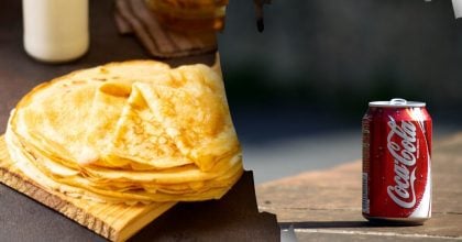 На вкус в точности как напиток: очень простой рецепт блинов на кока-коле за 25 минут