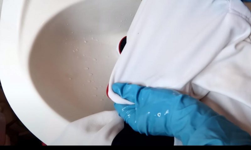 Як прибрати жирні плями, що в'їлися: легкий спосіб, який швидко спрацює