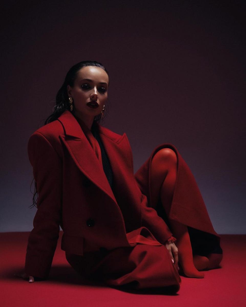 Мишина, новый костюм Мишина, новый костюм