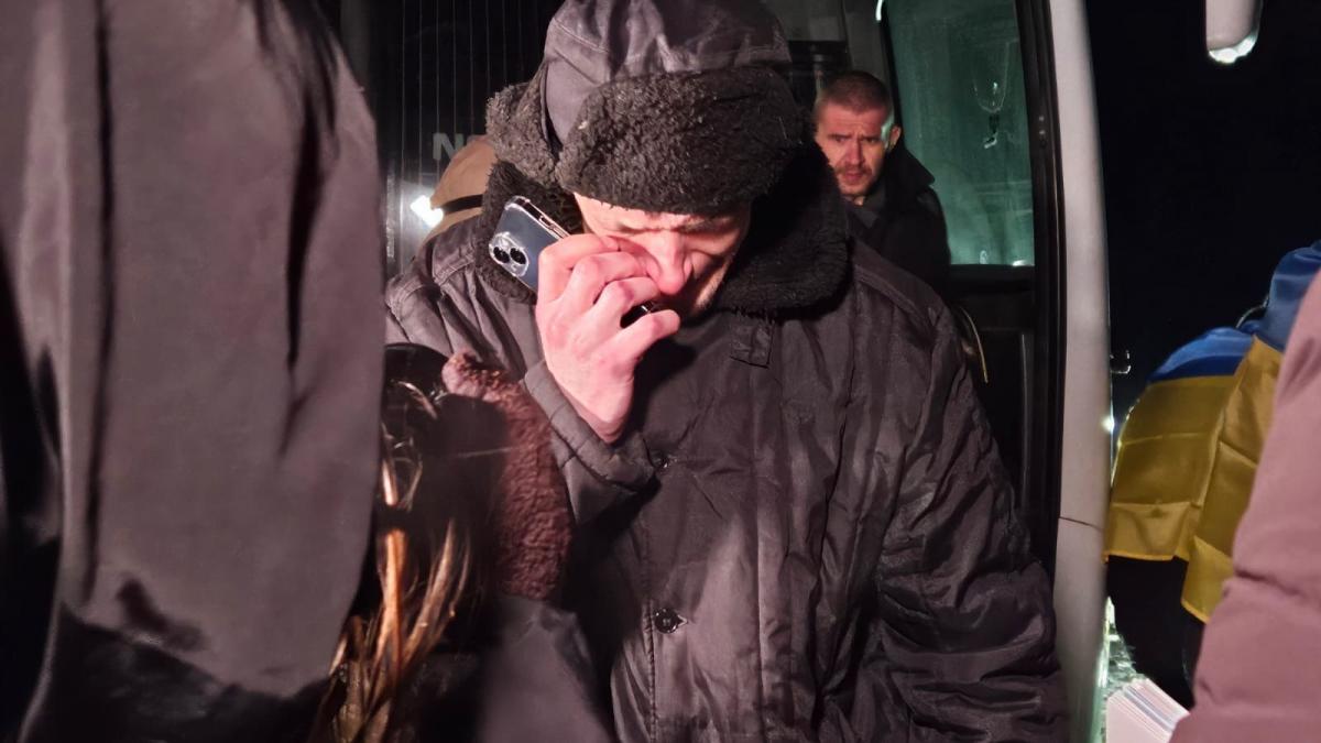 В Україну 3 січня повернулися 240 українських військових В Україну 3 січня повернулися 240 українських військових