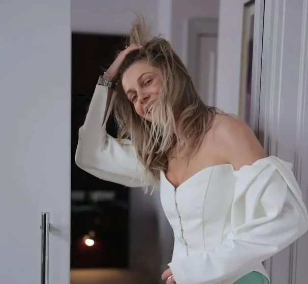 Співачка KOLA вперше показала фото із весілля у Празі: чи є на них наречений