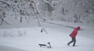 Порывы ветра будут 48 м/с: в Украину врывается шторм