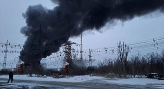 В небе - черный столб дыма: в оккупированных Донецке и Макеевке прогремели взрывы