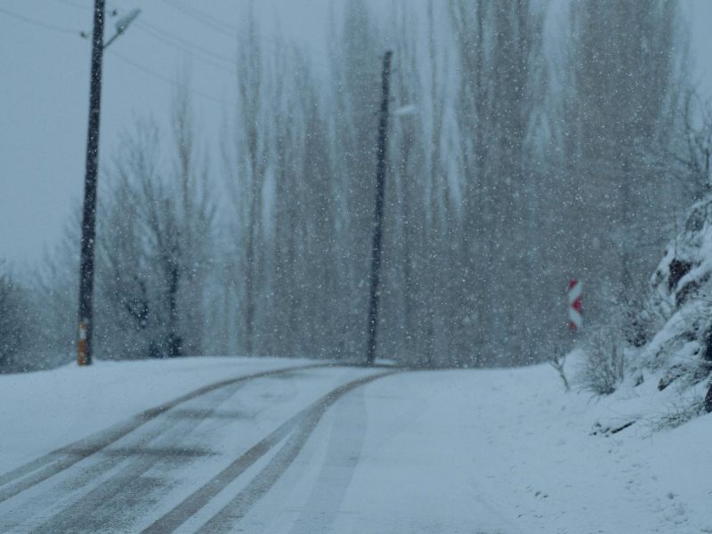 Снег с дождем и мощный ветер: где в Украине будет худшая погода