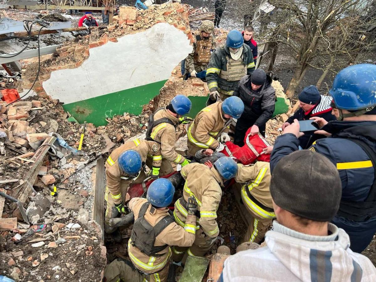 РФ вдарила авіабомбами по Сумщині РФ вдарила авіабомбами по Сумщині