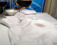 Як прибрати пляму від вина на білому одязі: найпростіший і швидкий спосіб