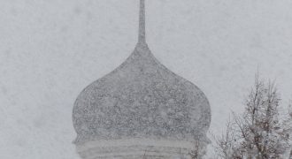 Украину накрывает снегопад: в двух областях синоптики предупреждают об опасности