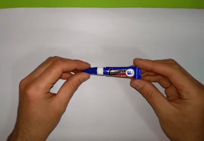 Как быстро удалить супер клей с пальцев: способ, который поможет каждому