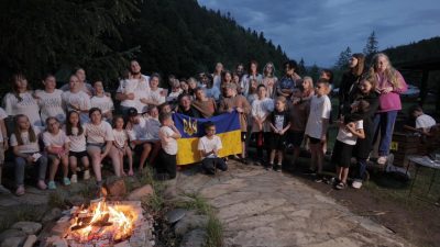 Війна очима дітей: до роковин повномасштабного вторгнення на 1+1 Україна покажуть цикл спецвипусків програми "Світ навиворіт. Україна"