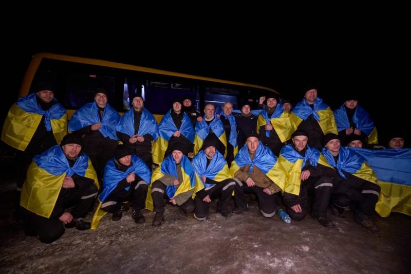 Украина вернула из плена еще 100 военнопленных: Зеленский раскрыл детали