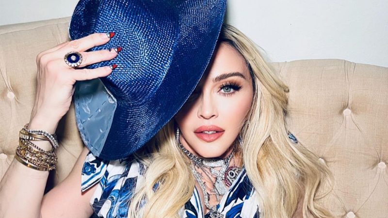 Уронили прямо на сцене: Мадонна попала в конфуз во время концерта