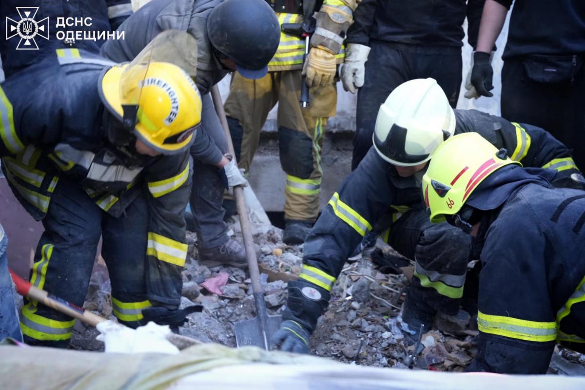 Наслідки удару РФ по Одесі Наслідки удару РФ по Одесі