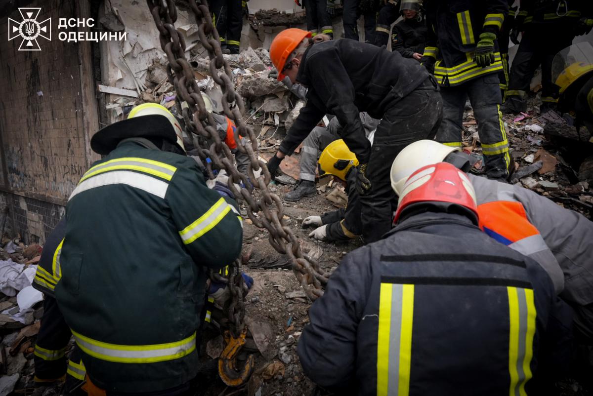 Наслідки удару РФ по Одесі Наслідки удару РФ по Одесі