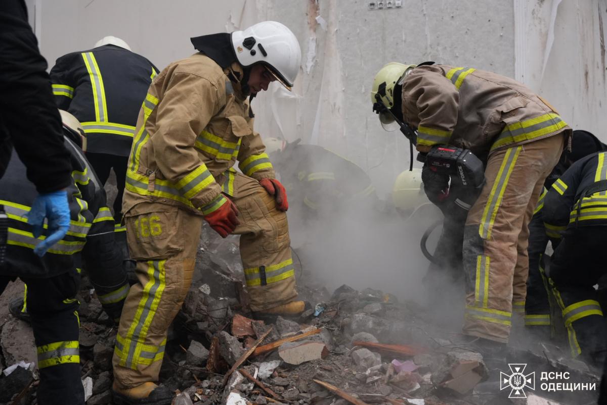 Наслідки удару РФ по Одесі Наслідки удару РФ по Одесі