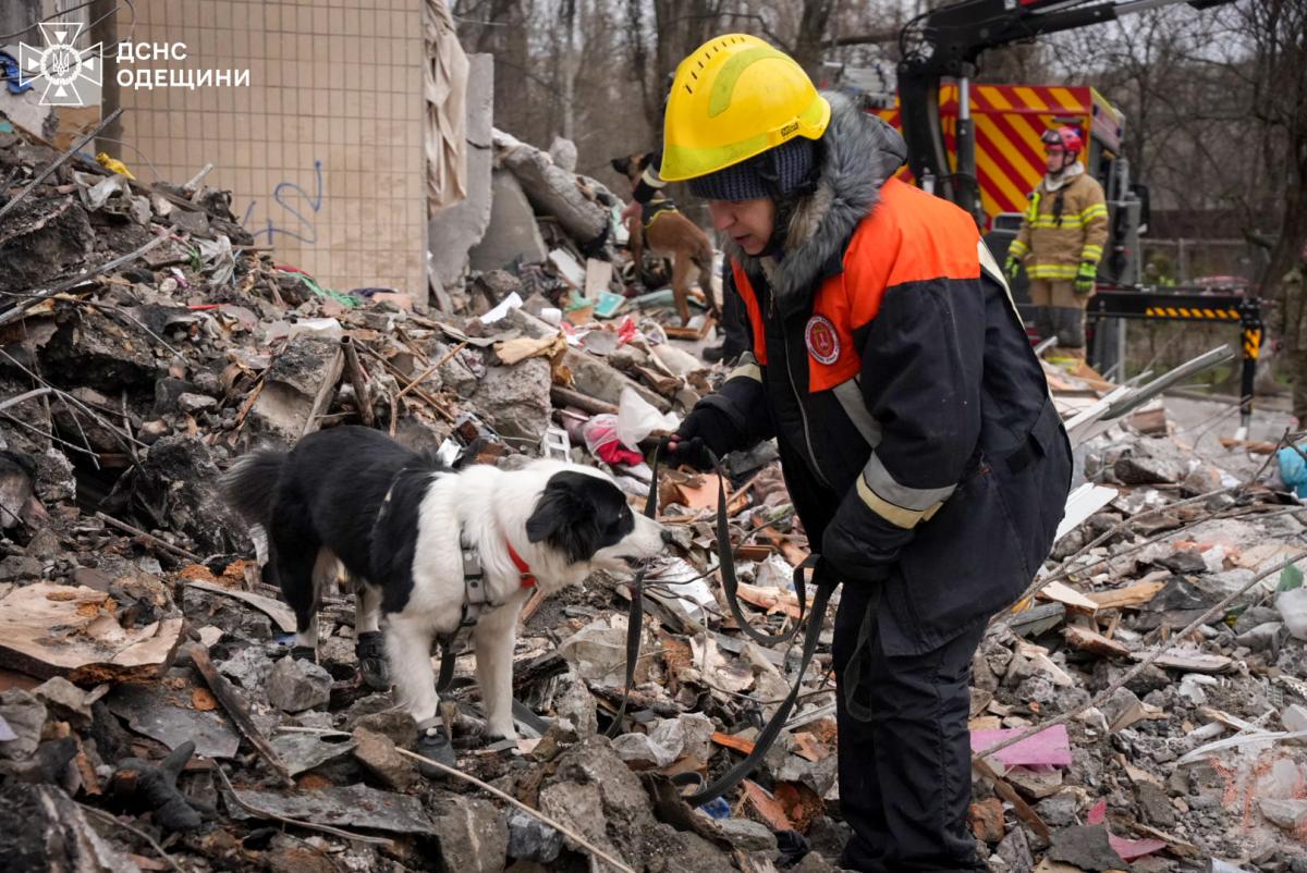 Наслідки удару РФ по Одесі Наслідки удару РФ по Одесі