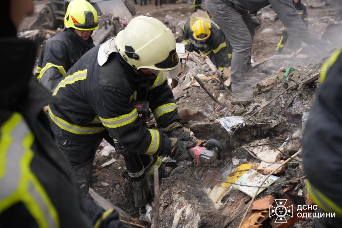 Наслідки удару РФ по Одесі Наслідки удару РФ по Одесі