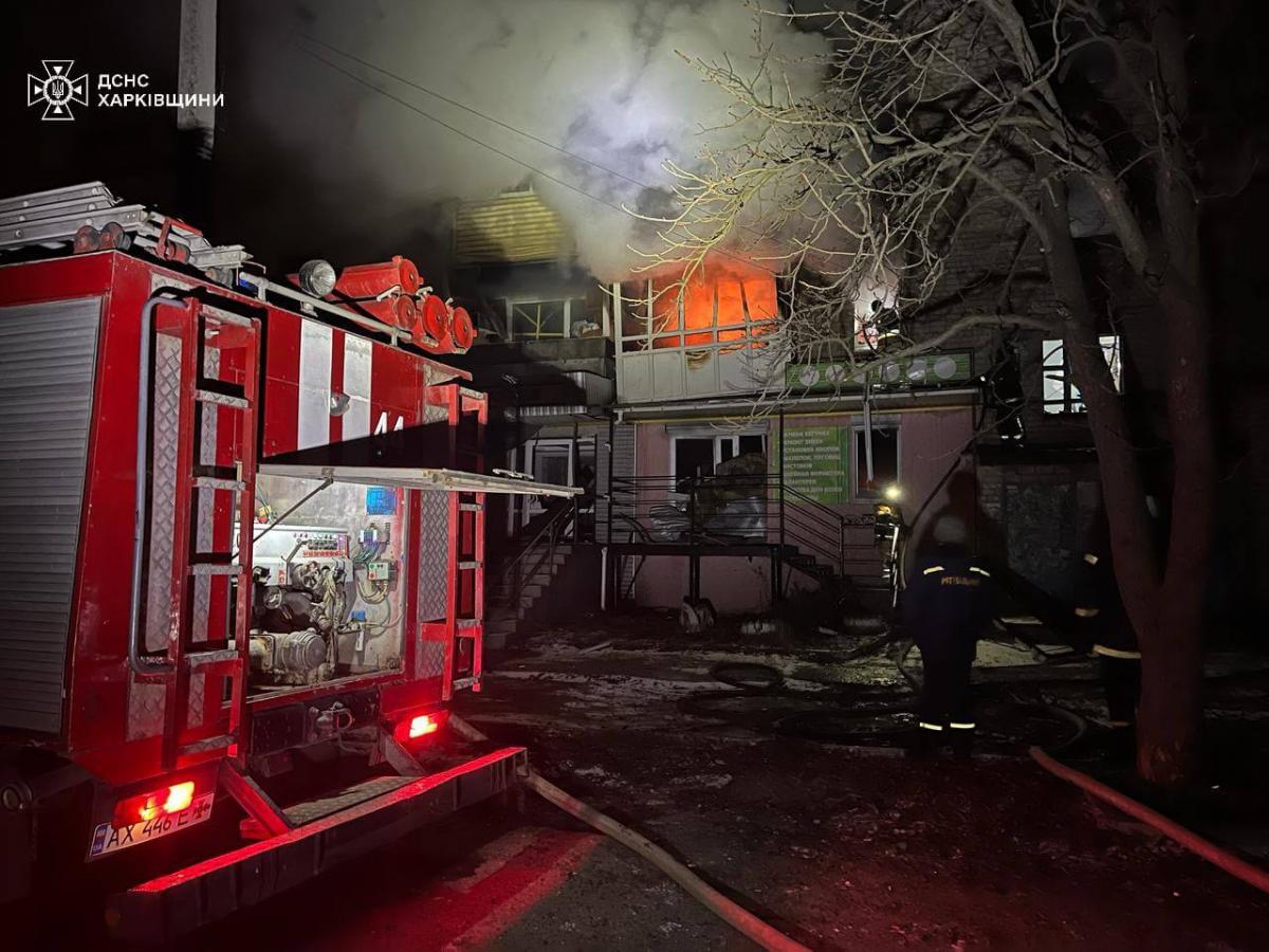 Армія Рф скинула авіабомбу на житлову багатоповерхівку на Харківщині Армія Рф скинула авіабомбу на житлову багатоповерхівку на Харківщині