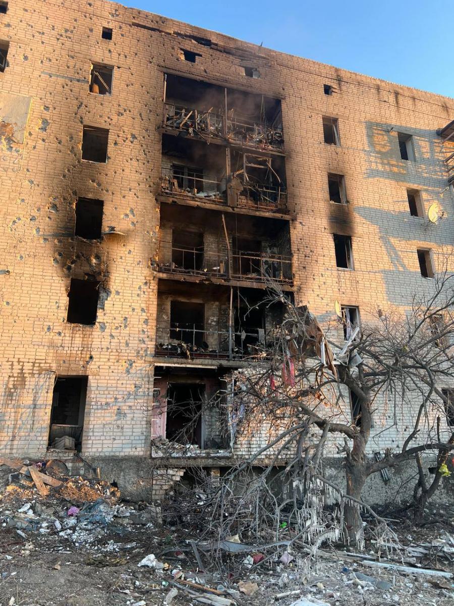 Армія Рф скинула авіабомбу на житлову багатоповерхівку на Харківщині Армія Рф скинула авіабомбу на житлову багатоповерхівку на Харківщині