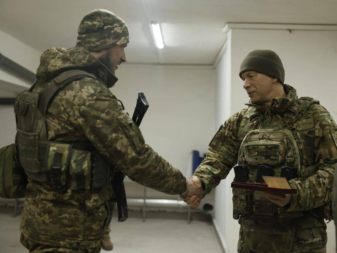 Олександр Сирський відвідав фронтові позиції Олександр Сирський відвідав фронтові позиції