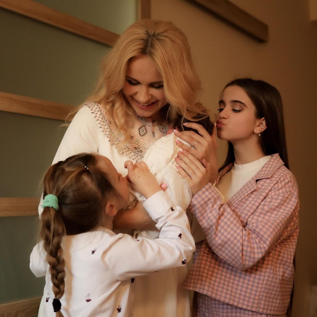 Лилия Ребрик с семьей и близкими