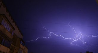 Штормить будет во многих областях: Украину накроют дожди со снегом