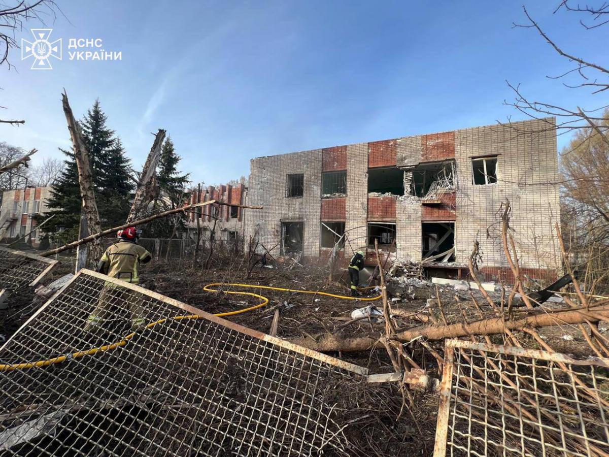 Ракетний удар по Дніпру 2 квітня