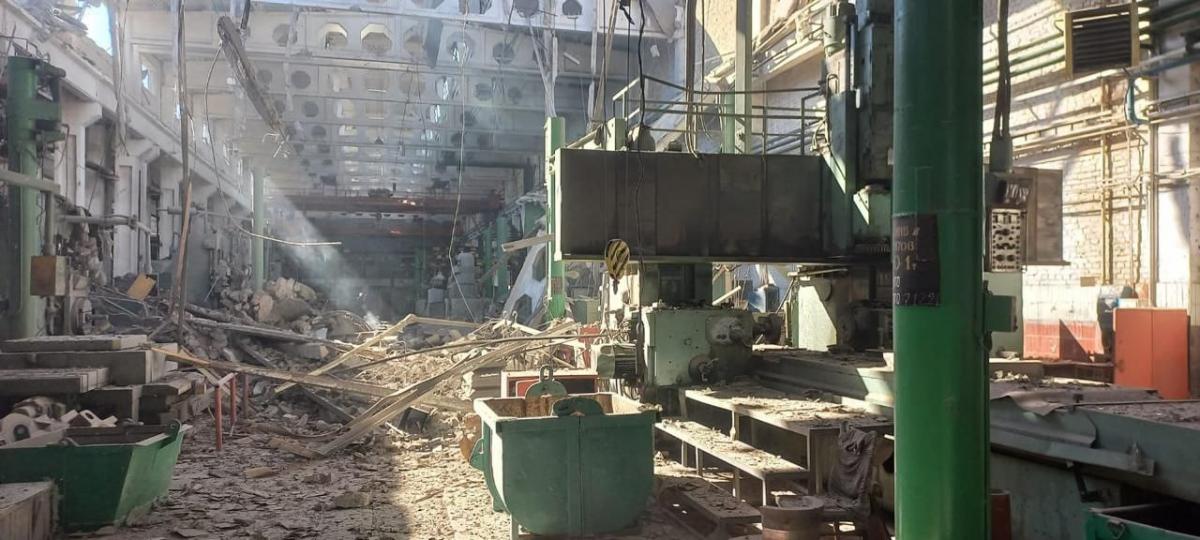 РФ вдарила авіабомбою по заводу в Сумах