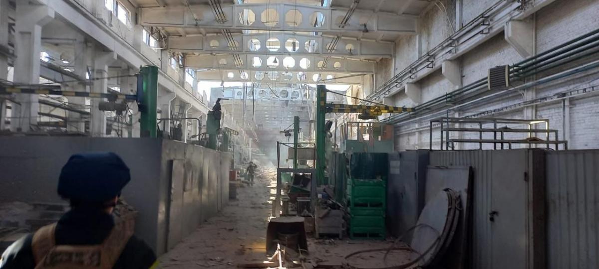 РФ вдарила авіабомбою по заводу в Сумах