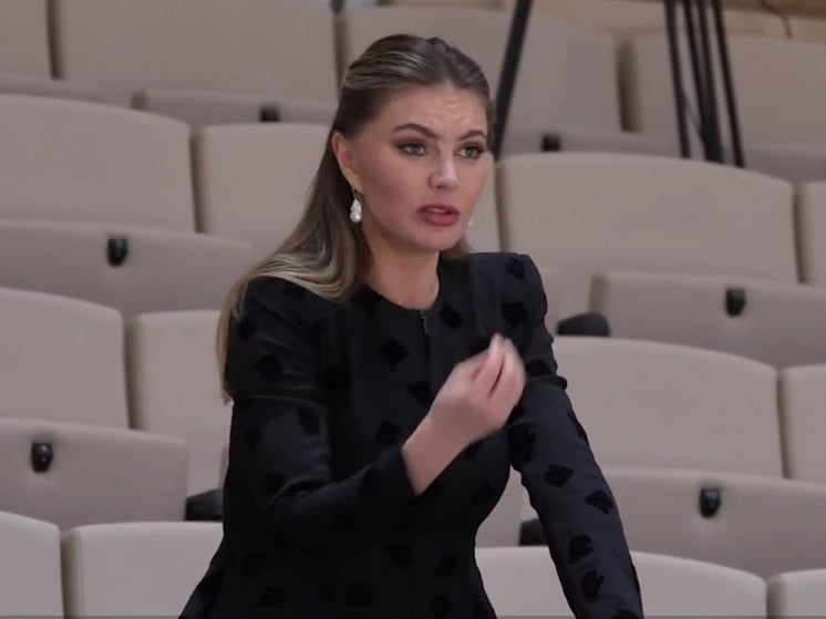 Аліна Кабаєва продемонструвала свій траурний образ Аліна Кабаєва продемонструвала свій траурний образ