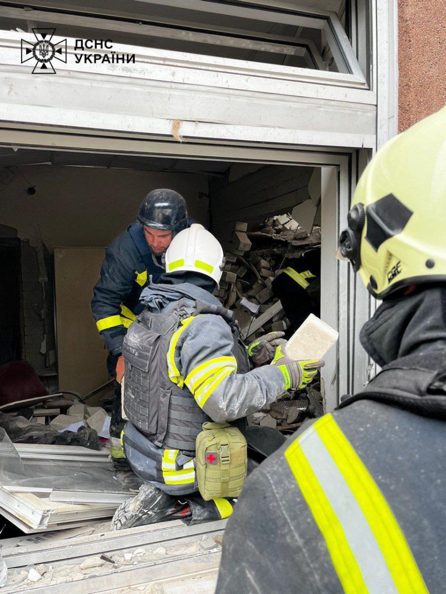 Наслідки ракетного удару по Чернігову