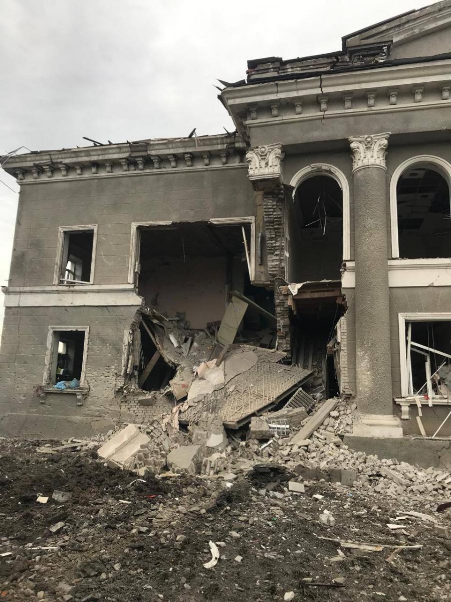 Наслідки обстрілу Золочева на Харківщині 24 квітня