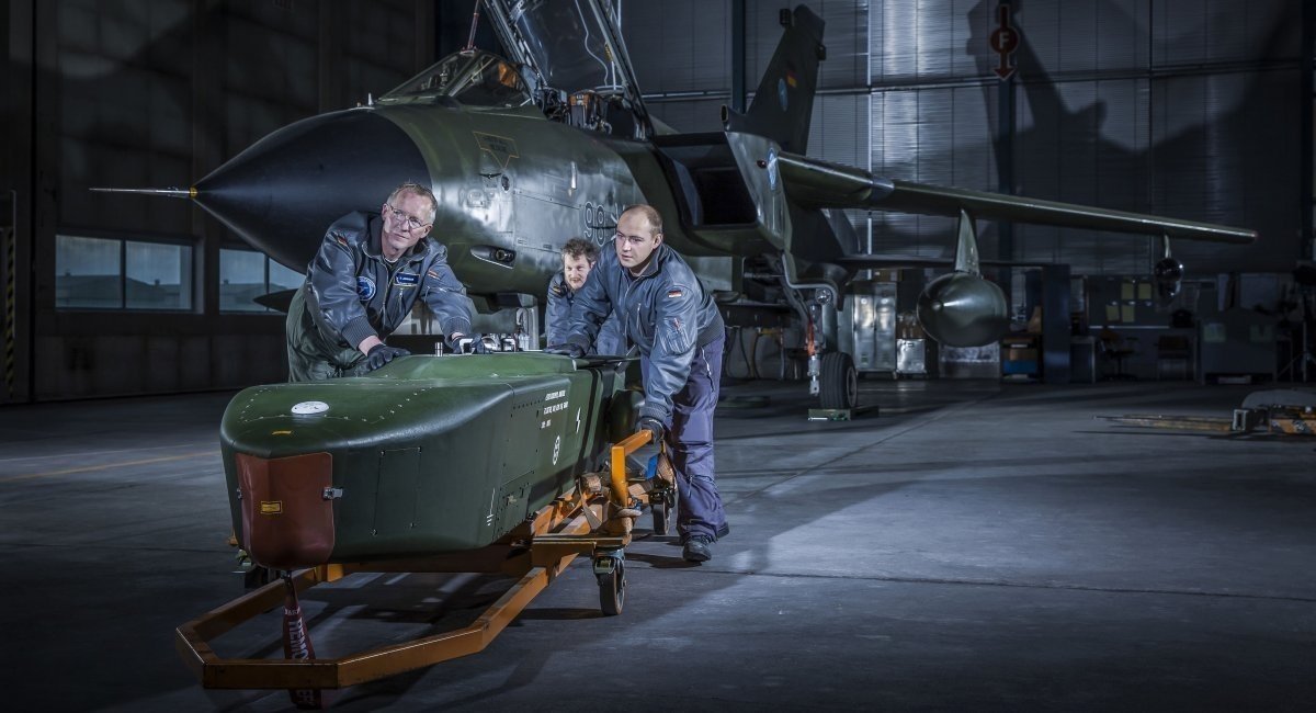 Мерц неоднократно высказывался за предоставление ракет Taurus Украине Мерц неоднократно высказывался за предоставление ракет Taurus Украине