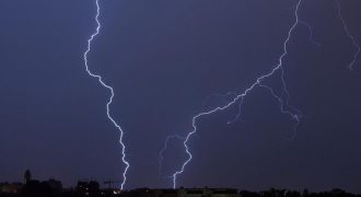 Будут дожди с грозами: после пылевой бури Украину накроет мощный шторм