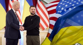 Байден подписал закон с миллиардной помощью Украине: какое оружие передадут