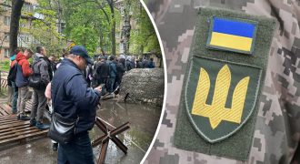В Киеве возле военкоматов большие очереди: почему мужчины не могут обновить данные