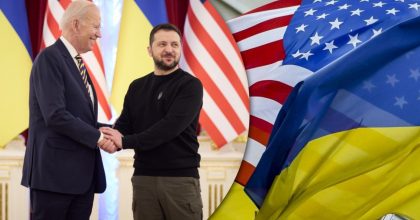 Байден подписал закон с миллиардной помощью Украине: какое оружие передадут