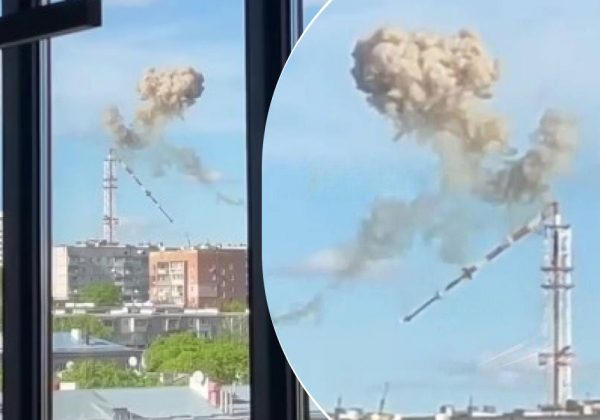 Потужний вибух і стовп диму: з'явилося відео "прильоту" по телевежі в Харкові