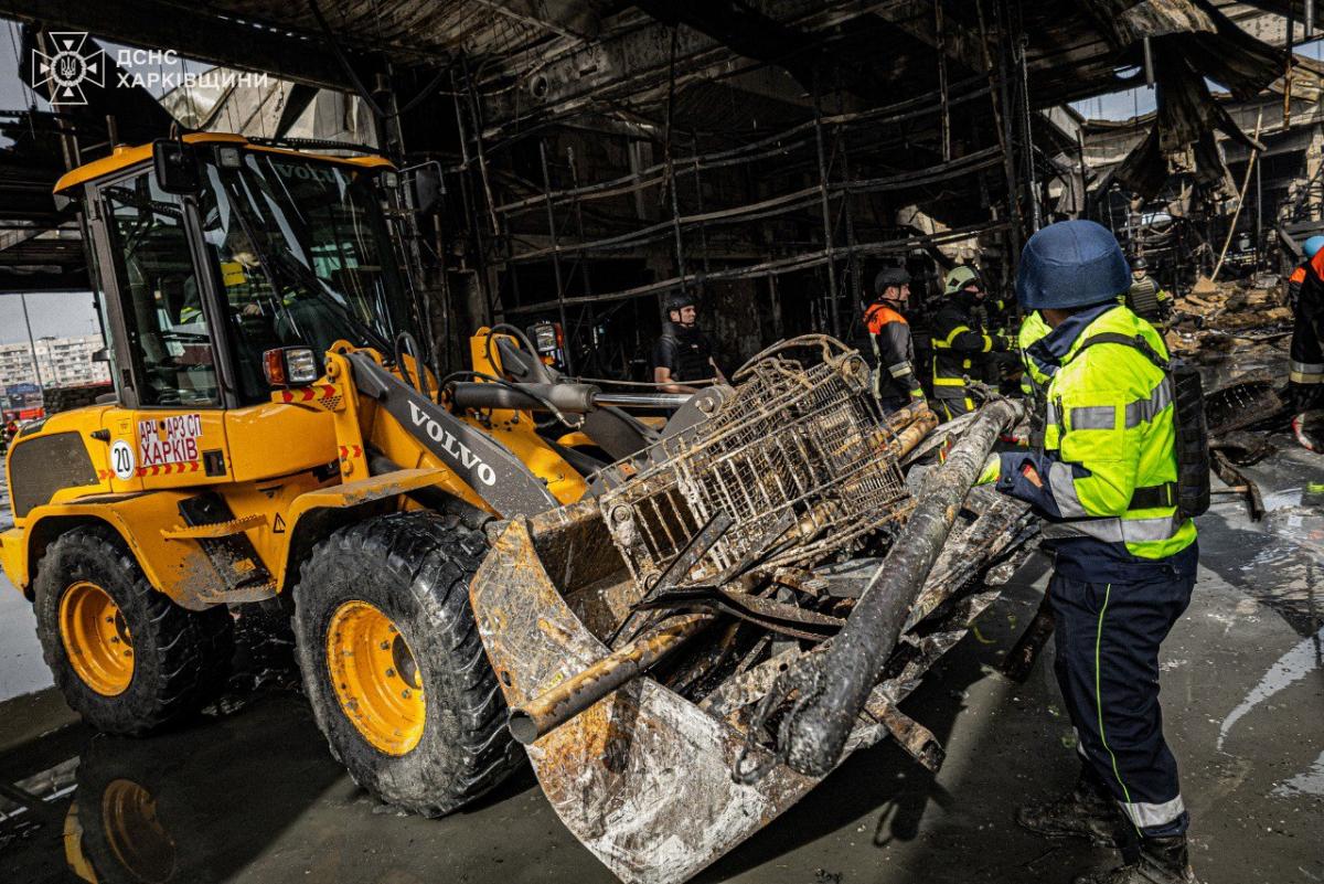 РФ вдарила бомбами по Епіцентру в Харкові 25 травня РФ вдарила бомбами по Епіцентру в Харкові 25 травня