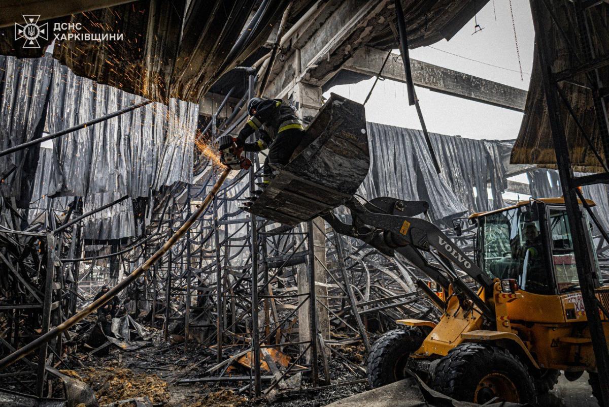 РФ вдарила бомбами по Епіцентру в Харкові 25 травня РФ вдарила бомбами по Епіцентру в Харкові 25 травня