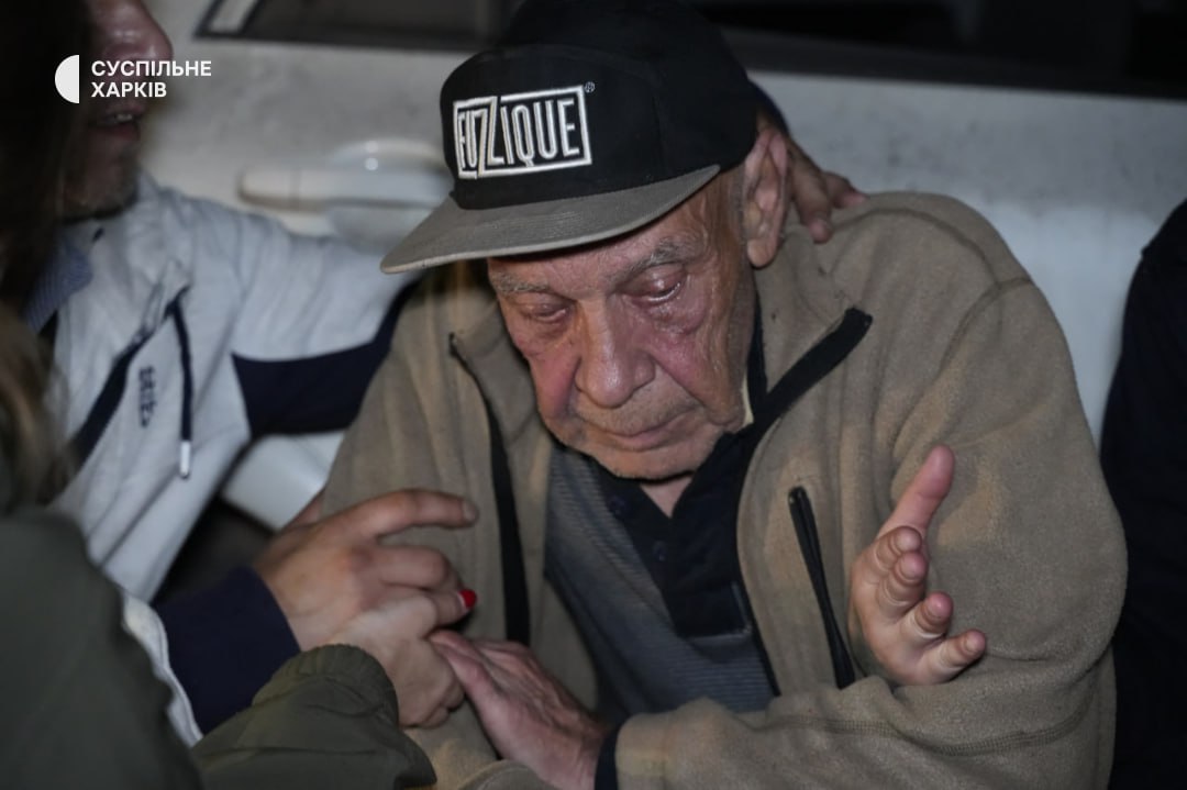 РФ вдарила по 5-поверховому будинку в Харкові РФ вдарила по 5-поверховому будинку в Харкові