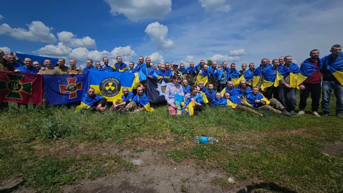 Україна повернула з російського полону 75 громадян Україна повернула з російського полону 75 громадян