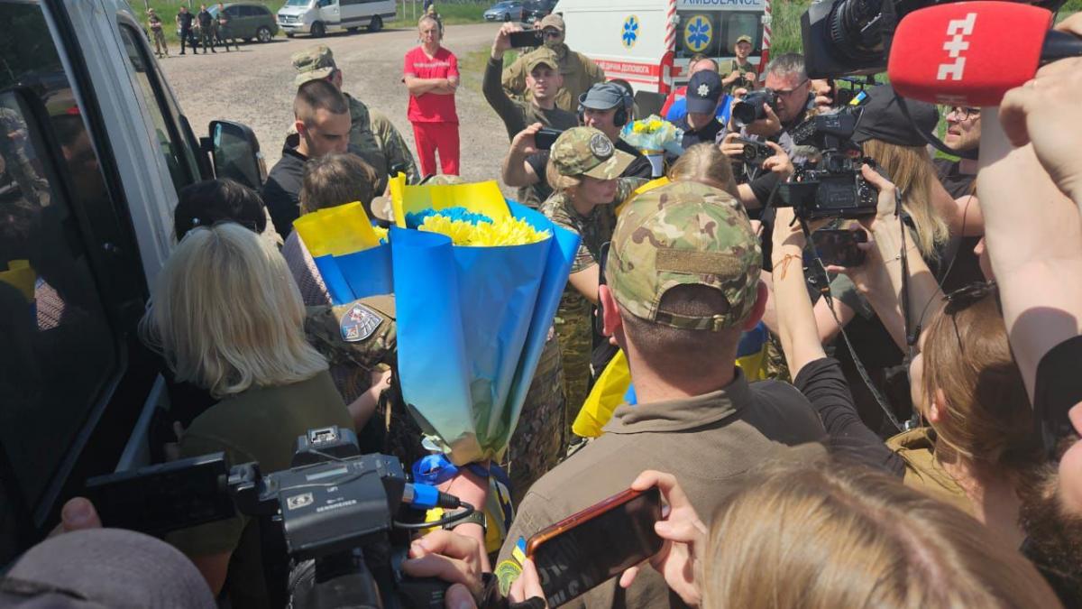 Україна повернула з російського полону 75 громадян Україна повернула з російського полону 75 громадян